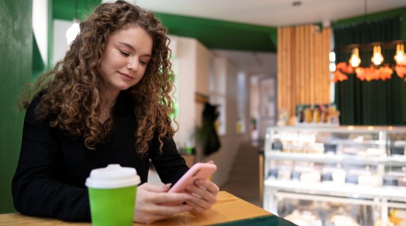 ¿Por qué las marcas peruanas están abandonando los algoritmos de las redes por las campañas de WhatsApp?