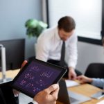 CEO de Burson advierte: Sin optimización de motores generativos (GEO), tu marca es invisible para la IA