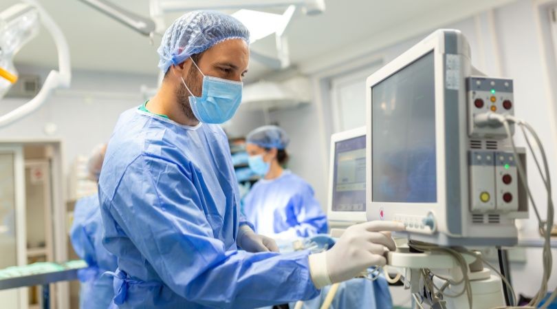 Tecnología en el sector salud: cómo asegurar la continuidad operativa con inteligencia energética
