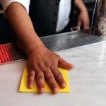 Cinco hacks de limpieza clave para garantizar la inocuidad en restaurantes