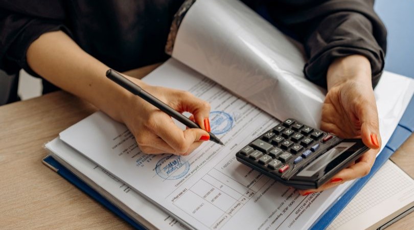 Cómo invertir tus excedentes de forma estratégica según tus metas financieras en Perú